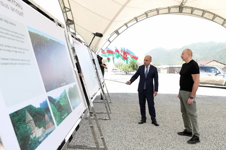 Azərbaycan Prezidenti Kəlbəcər şəhərində məktəb binasının təməlini qoyub