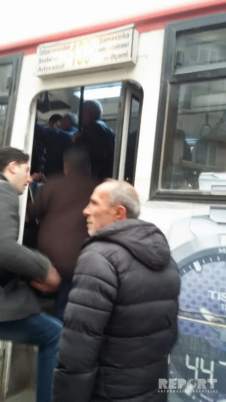 Xırdalan sakini: Avtobus oturacaqları o qədər çirklidir ki, gözümü yumub otururam