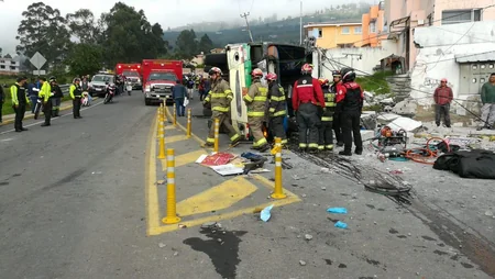 Ekvadorda sərnişin avtobusu qəzaya uğrayıb, ölənlər və yaralananlar var - FOTO
