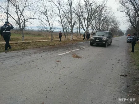 В Гахе автомобиль врезался в дерево и загорелся - ФОТО - ВИДЕО - ОБНОВЛЕНО