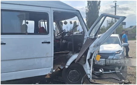 Lənkəranda mikroavtobusla minik avtomobili toqquşub, 5 nəfər xəsarət alıb