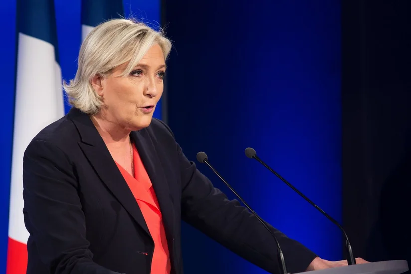 Le Pen: Fransa Prezidenti çaşbaş vəziyyətdədir