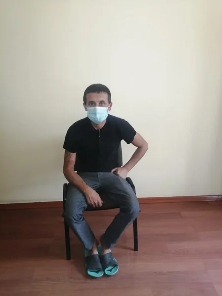 Qonşusuna məxsus yarımtikilidə narkotik yetişdirən şəxs tutuldu
