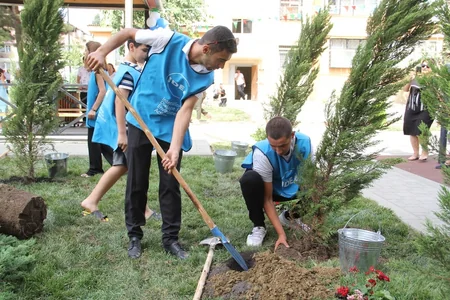 Bakıda abadlaşdırılan növbəti həyət istifadəyə verilib