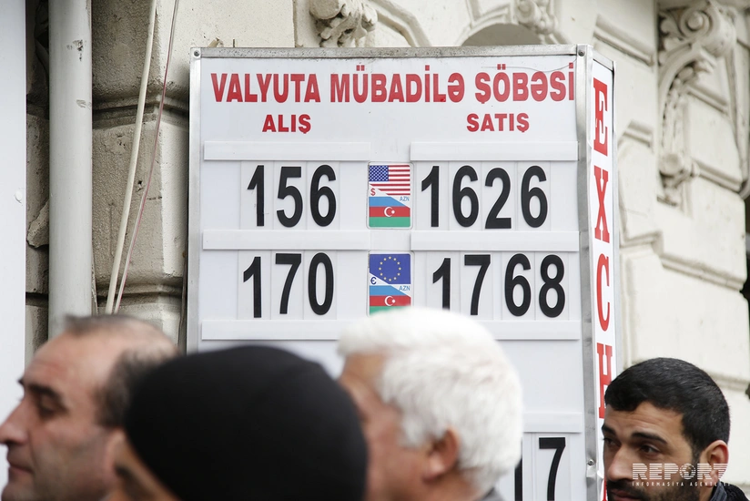 Bakıda exchangelər dollar satışını məhdudlaşdırıb - FOTOREPORTAJ