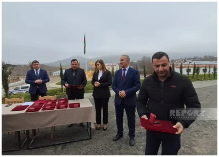 Növbəti köç karvanı Xocalının Ballıca kəndinə çatıb, sakinlərə evlərin açarları təqdim edilib - YENİLƏNİB