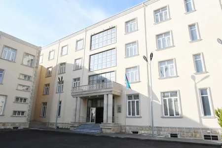 Prezident Bakıda yeni tikilən iki məktəbdə yaradılan şəraitlə tanış olub