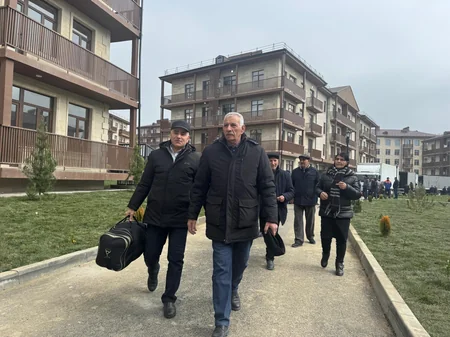 Növbəti köç karvanı ilə Cəbrayıla çatan ailələrə evlərinin açarları təqdim olunub - YENİLƏNİB-3