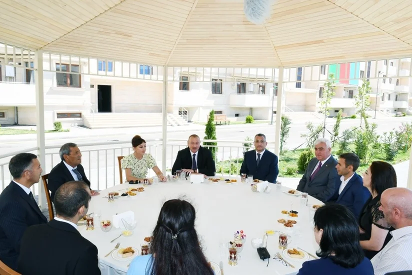 İlham Əliyev: Ağır vəziyyətdə yaşayan köçkünlərimizin problemləri gündəlikdədir