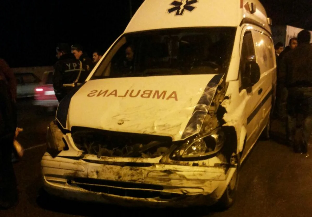 ​Lənkəranda yaralı aparan Ambulance qəzaya düşüb - FOTO