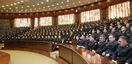 Nazir Əlahiddə Çevik Polis Alayında yol patrul xidməti əməkdaşlarının sıra baxışını keçirib