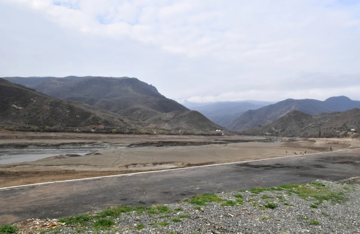 Dövlət başçısı Suqovuşanda turizm infrastruktur obyektlərinin tikintisi ilə tanış olub - YENİLƏNİB