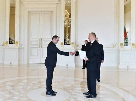 Prezident İlham Əliyev Tacikistan və Macarıstanın yeni səfirlərinin etimadnaməsini qəbul edib - YENİLƏNİB