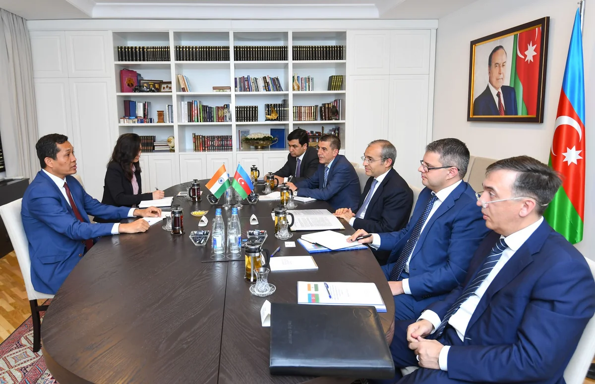 Vergilər naziri Hindistanın səfiri ilə görüşüb