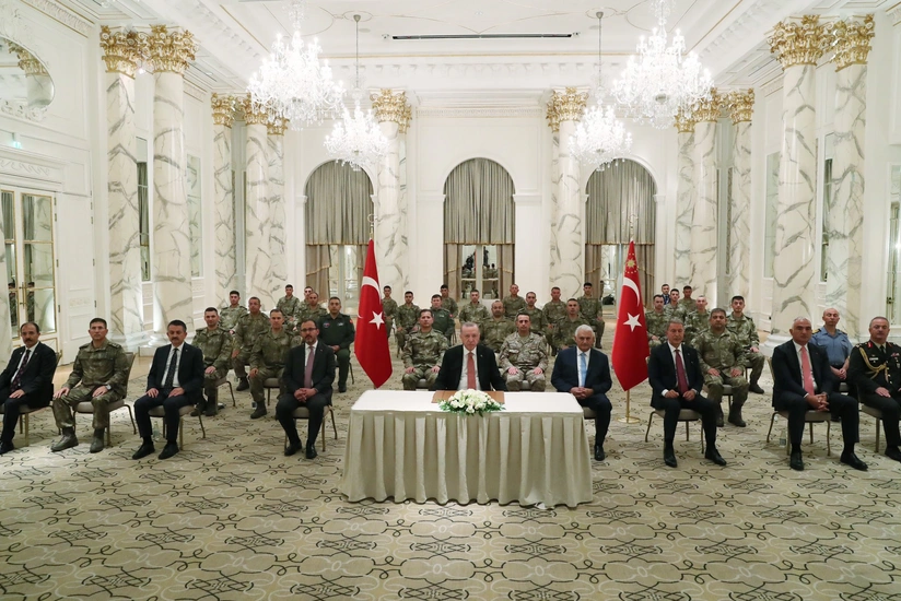 Erdogan meets Turkish military operating in monitoring center in Agdam