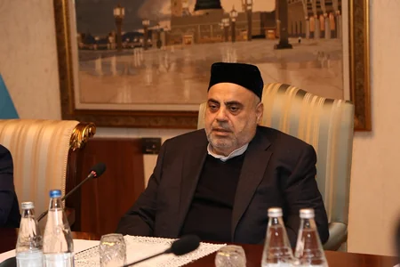 Allahşükür Paşazadə məscidlərə yeni təyin olunan din xadimləri ilə görüşüb
