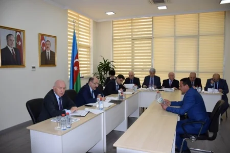 Əbülfəs Qarayev vətəndaşları qəbul edib