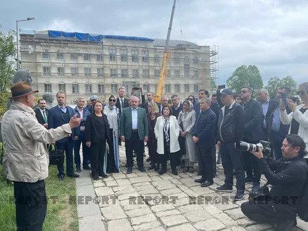 İƏT PA-nın Üçüncü Ümumi Konfransının iştirakçıları Şuşada “Güllələnmiş heykəllər”i ziyarət ediblər