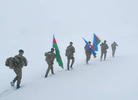 Bir qrup sərhədçi “Heydər Əliyev zirvəsi”nə qalxıb