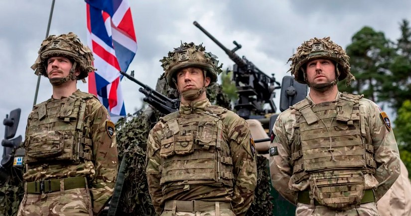 Britaniya ordusunun sayını 76 min hərbçiyə qədər artıracaq
