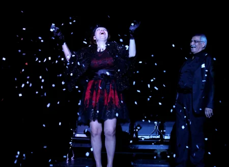 21:15 qatarının müəllifi Bakıya gəlib