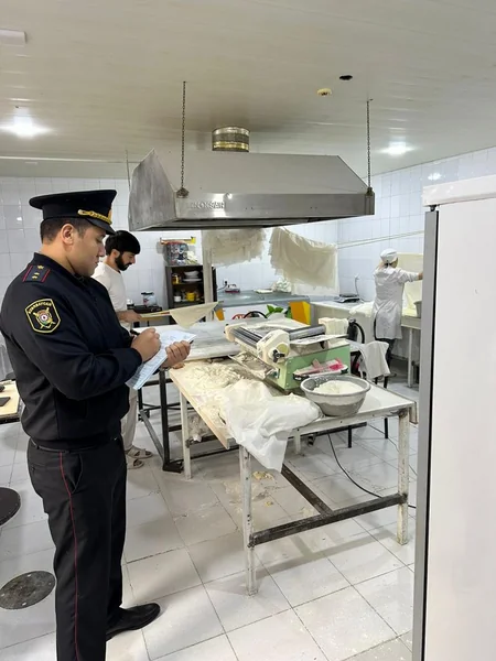 Bakıda sanitariya-gigiyena qaydalarını pozan şəxslər cərimələnib
