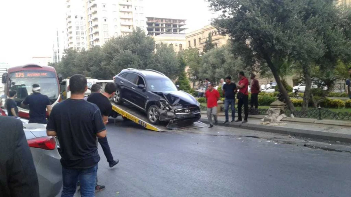 Bakıda xəsarətlə nəticələnən yol-nəqliyyat hadisəsi baş verib