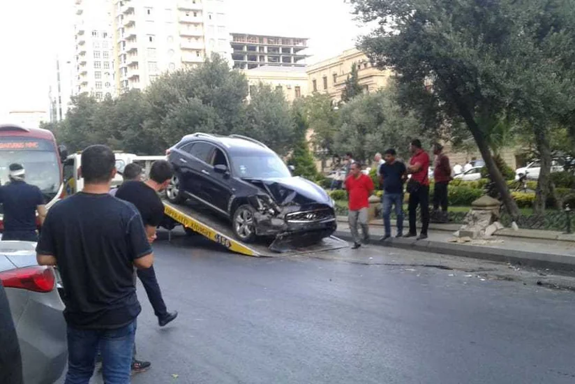 Bakıda xəsarətlə nəticələnən yol-nəqliyyat hadisəsi baş verib