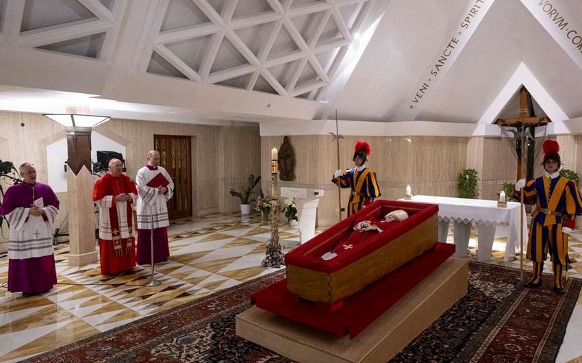 Roma Papasının cənazəsi Müqəddəs Pyotr Kilsəsinə gətirilib