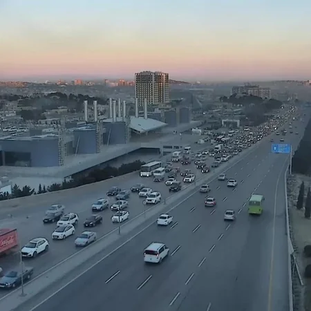Bakının bir sıra yollarında tıxac var - SİYAHI