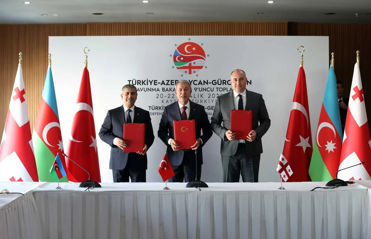 Türkiyə, Azərbaycan və Gürcüstan müdafiə nazirləri arasında üçtərəfli görüşün yekun Bəyannaməsi imzalanıb