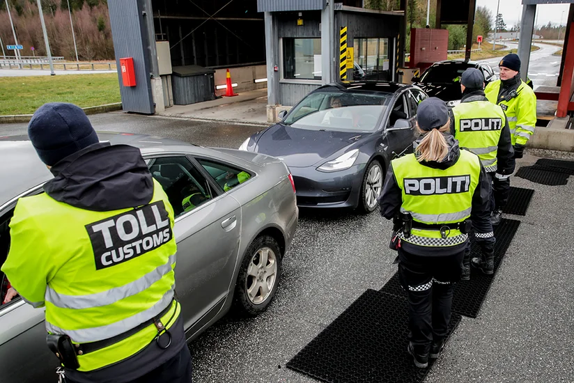 Швеция продлила до ноября временный пограничный контроль на внутренней границе