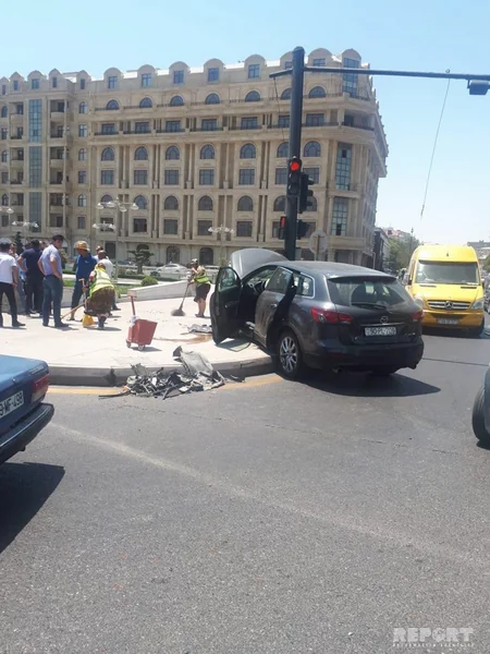 Bakıda yol polisinin əmrinə tabe olmayan sürücü ağır qəza törədərək ərazidən qaçıb