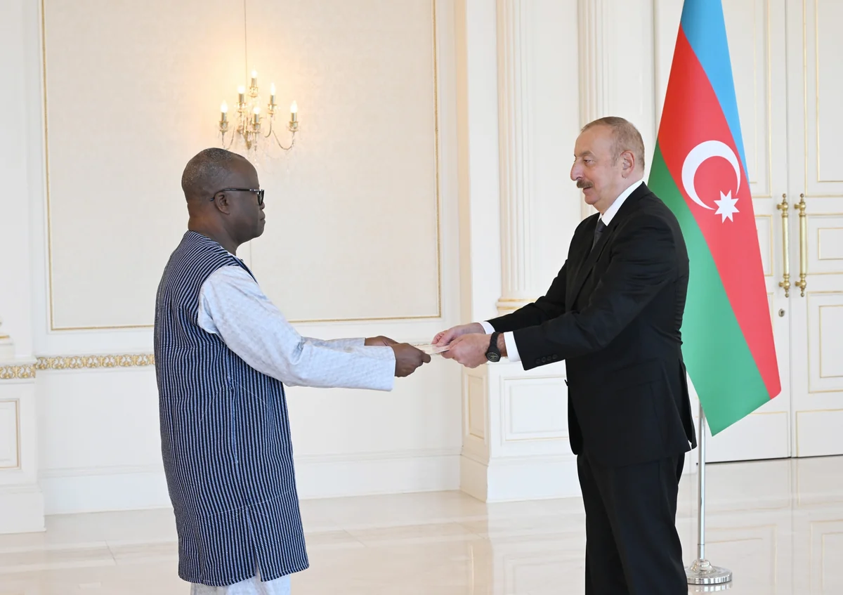 Prezident Burkina Fasonun yeni təyin olunmuş səfirinin etimadnaməsini qəbul edib - YENİLƏNİB