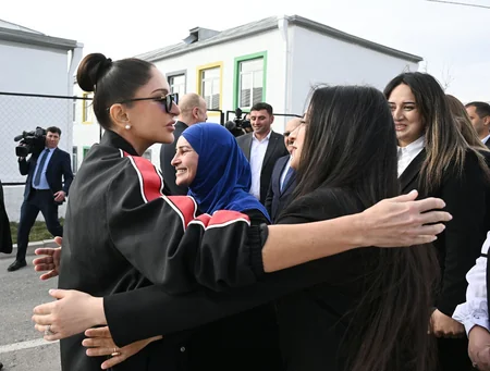 Prezident və birinci xanım Ağdərənin Həsənriz kəndində sakinlərlə birlikdə Novruz tonqalını alovlandırıblar - YENİLƏNİB