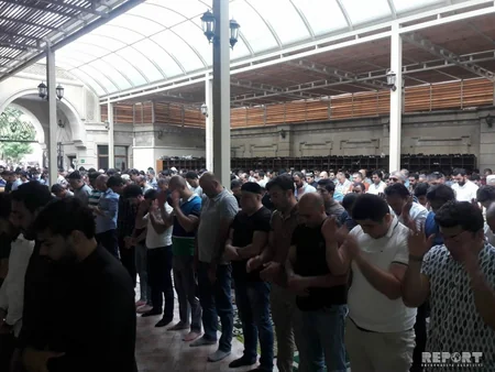 Eid prayer performed in Baku mosques -PHOTO