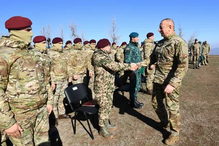 Ali Baş Komandan İlham Əliyev Şuşada hərbçilər qarşısında çıxış edib