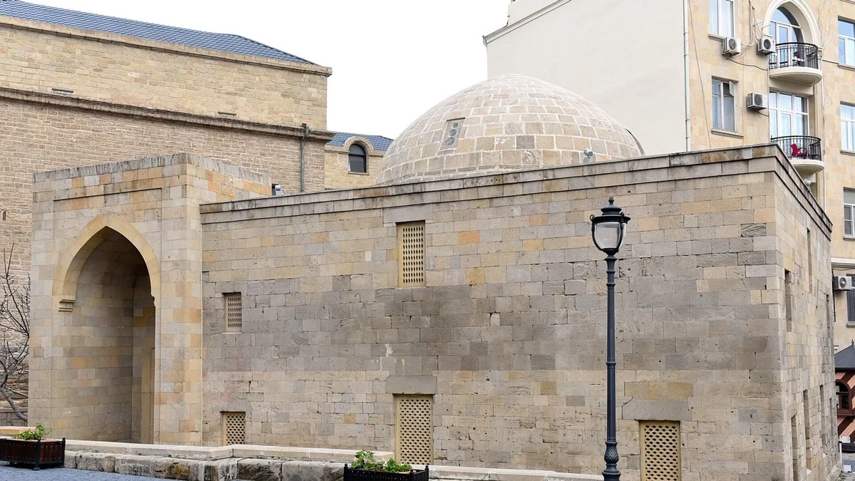 Tarixi məkanlarda xarici turistlərlə bağlı qiymət siyasəti necə olmalıdır?