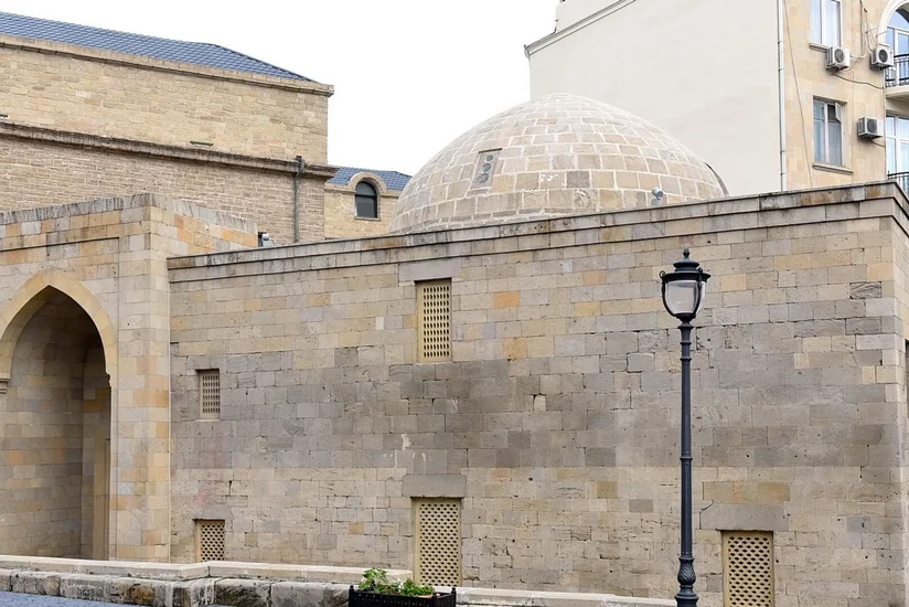 Tarixi məkanlarda xarici turistlərlə bağlı qiymət siyasəti necə olmalıdır?