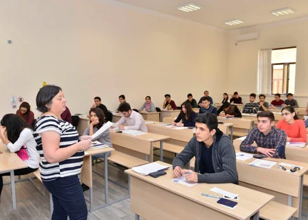 ​Bakı Ali Neft Məktəbində semestr imtahanlarını britaniyalı müəllimlər keçirir