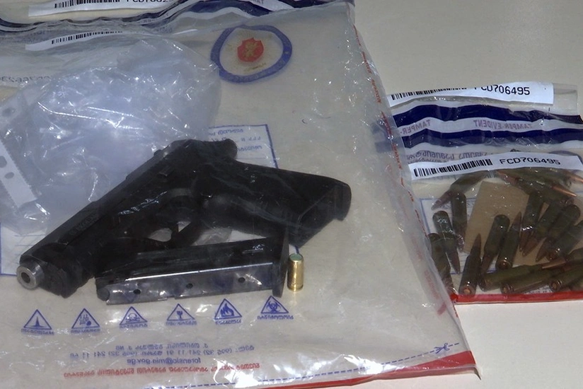 Bakı sakinindən silah-sursat götürüldü