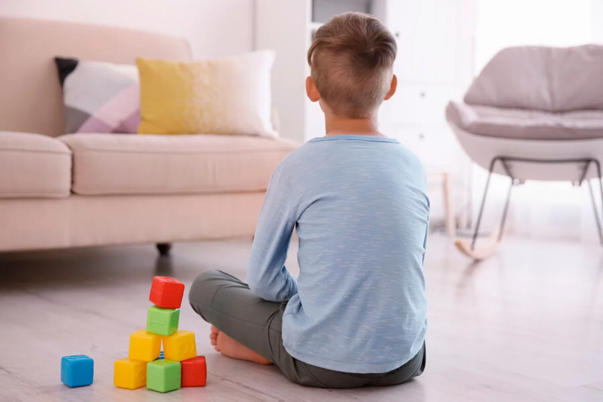 Autizmin oğlanlarda niyə daha çox yayıldığı məlum olub