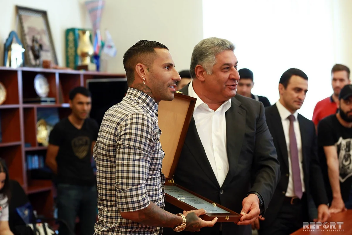 Azad Rahimov awarded diploma to Portuguese football player