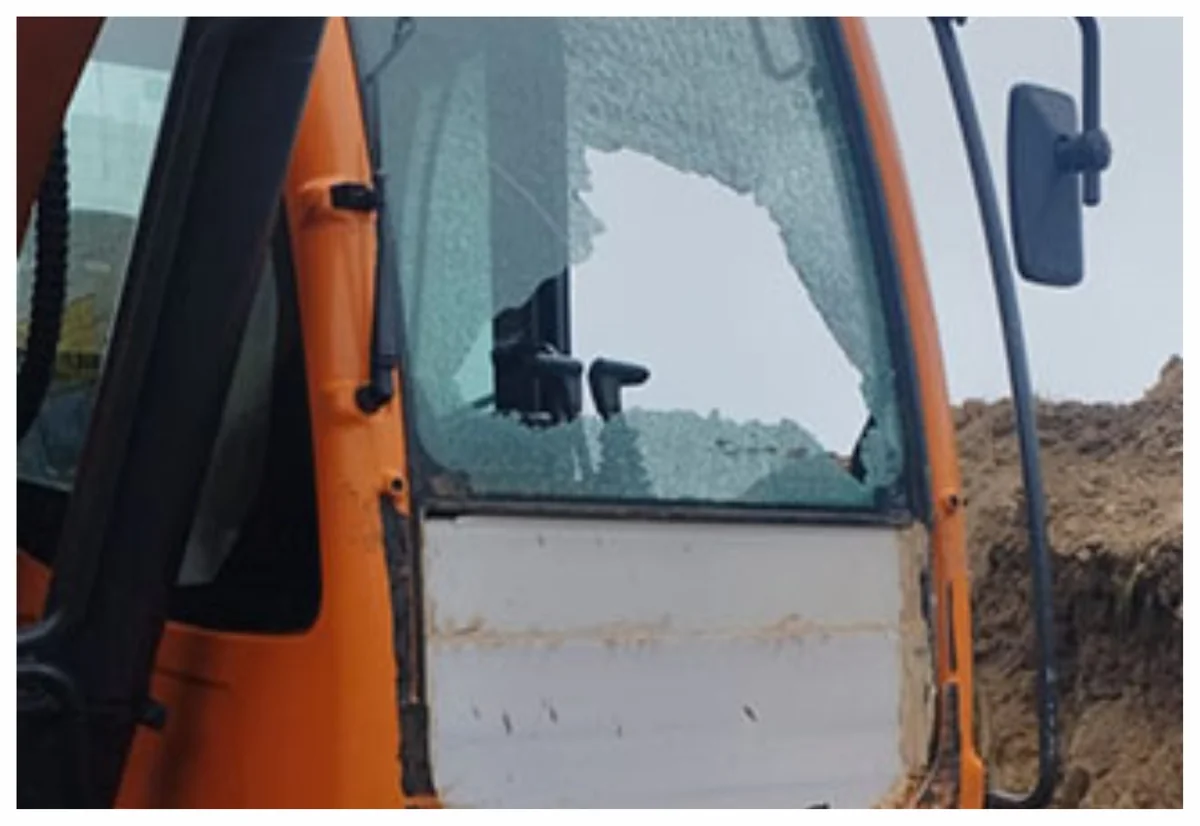 Ermənistan silahlı bölmələri Laçında ekskavatoru atəşə tutub