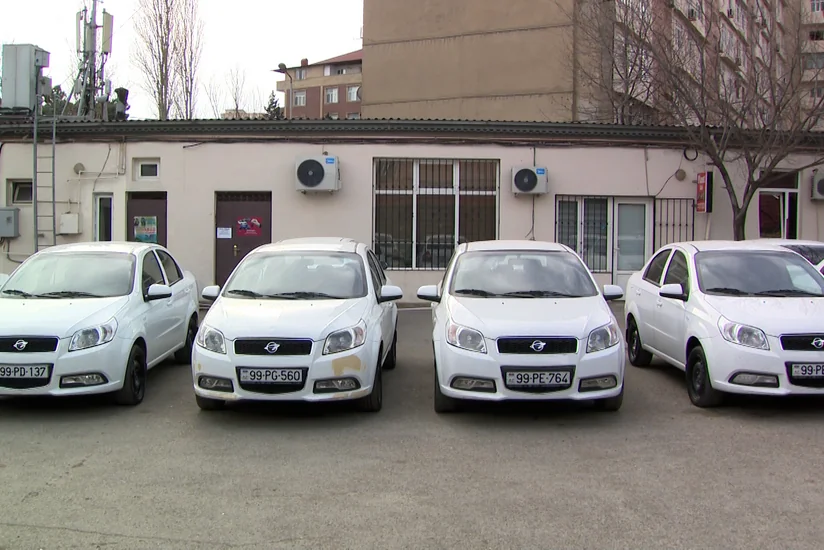 Bakıda şirkət taksilərinin avadanlıqlarını oğurlayan şəxslər saxlanılıblar