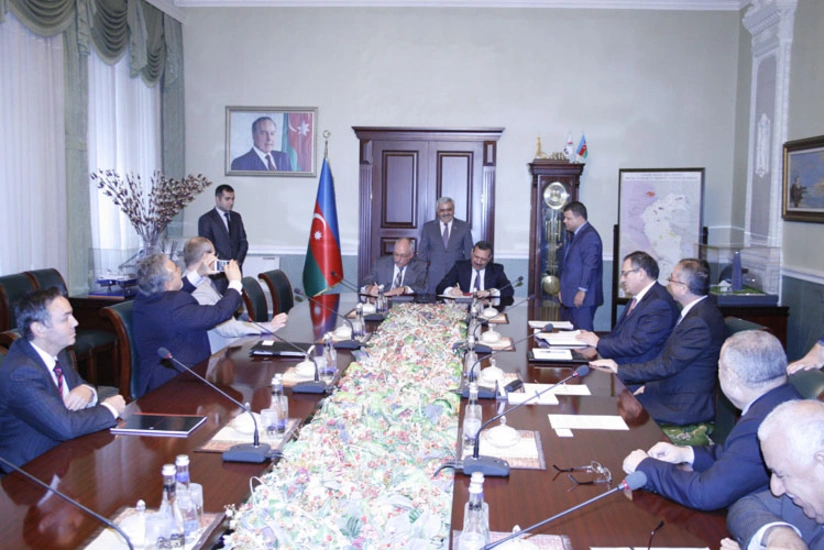SOCAR signs another contract for reconstruction of refinery named after Heydar Aliyev