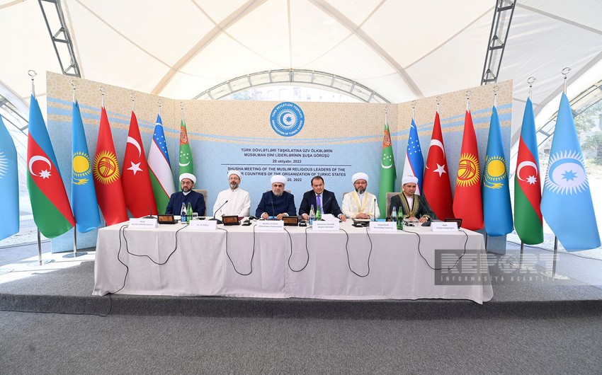 Allahşükür Paşazadə: “Erməni Apostol Kilsəsi erməni revanşizminin önündə gedir, qisas təbliğatı aparır”