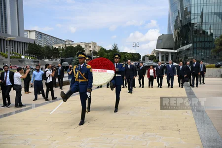 Türkiyə parlamentinin sədri Heydər Əliyevin məzarını, Şəhidlər Xiyabanını və Türk Şəhidliyini ziyarət edib - YENİLƏNİB