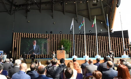 İlham Əliyev “Milan Expo 2015” sərgisində dövlət bayraqlarının qaldırılması mərasimində iştirak edib