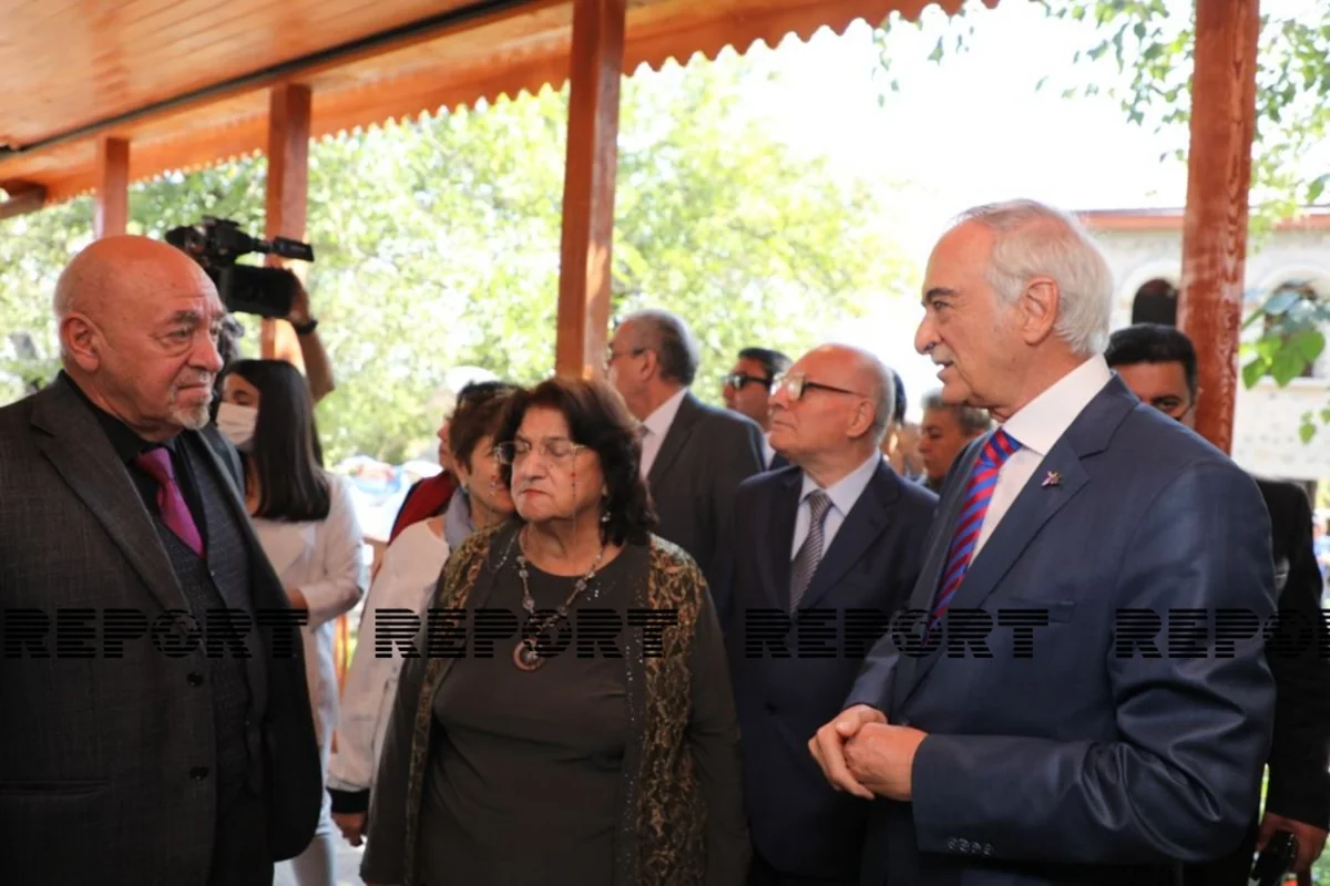 Azerbaijani cultural figures visit Bulbul's house museum 
